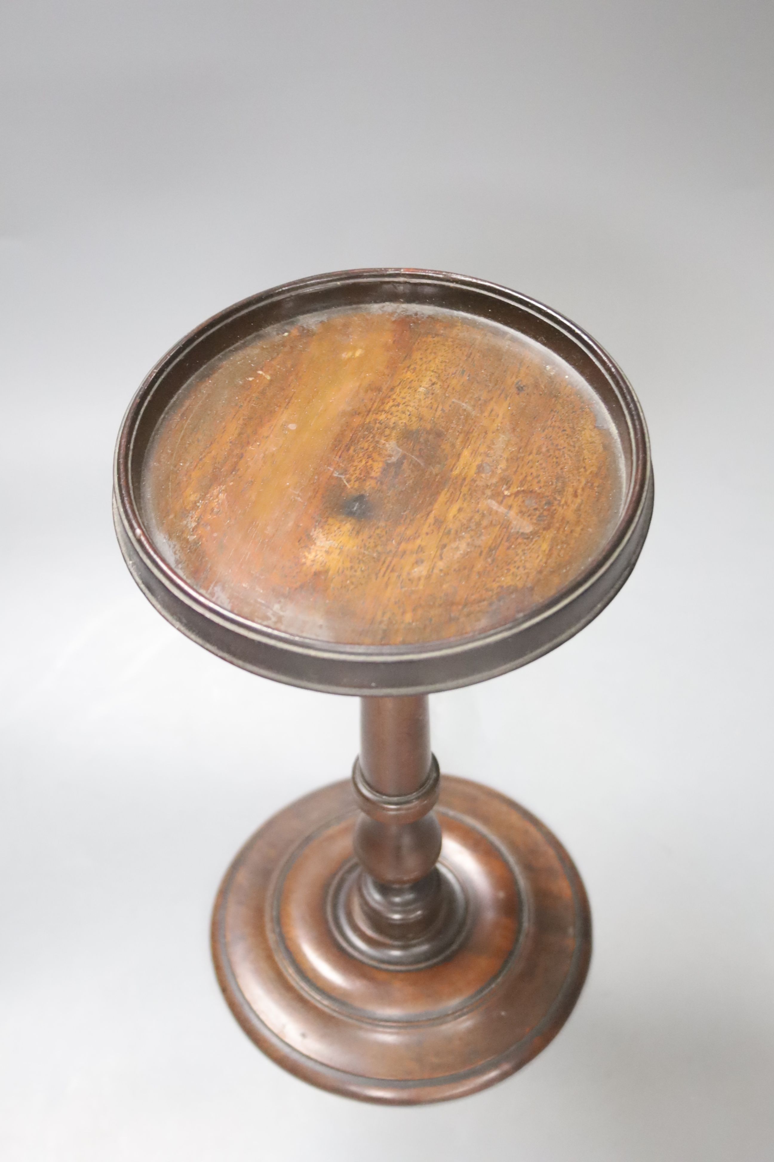 A mahogany candle stand, height 28cm